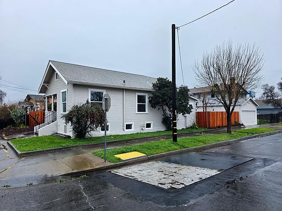 3rd image of 348 W Clay St