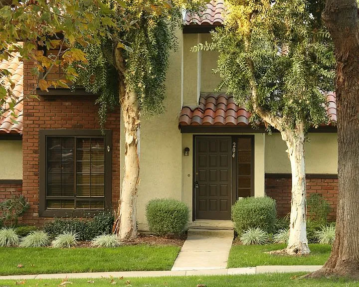 204 San Luis Rey Dr — Photo 2