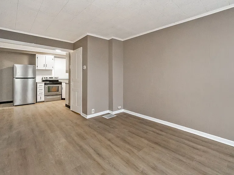 301 W Wilkes Barre St — Photo 10