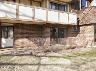 437 Cavalier Ct #10, Dundee, IL 60118