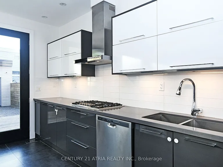 10 Palmerston Ave — Photo 13