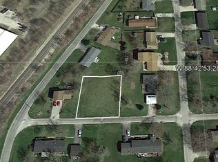 611 North St, Chenoa, IL 61726