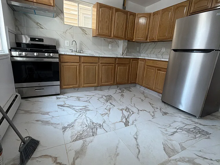 NEW KITCHEN ..LOTS OF CABINETS