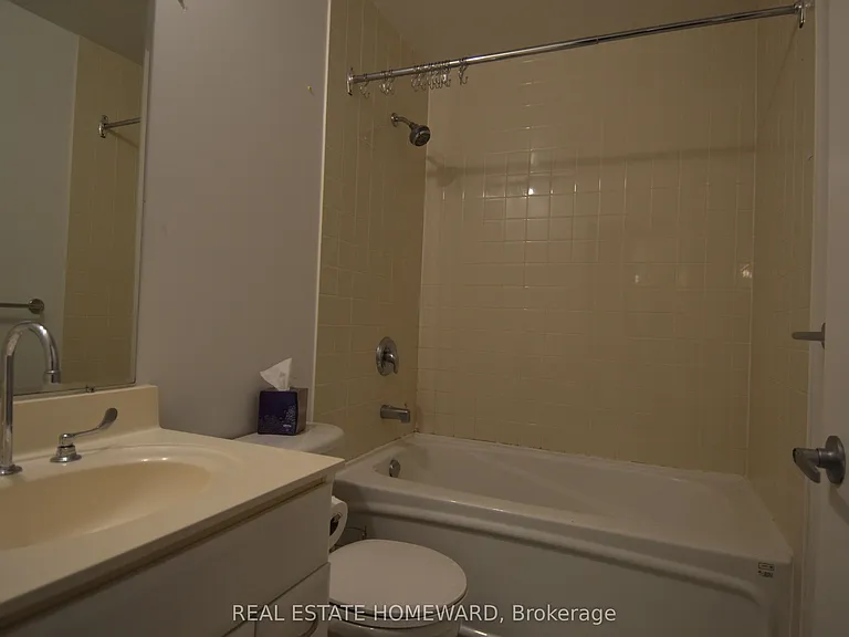 38 Lee Centre Dr #126 — Photo 14