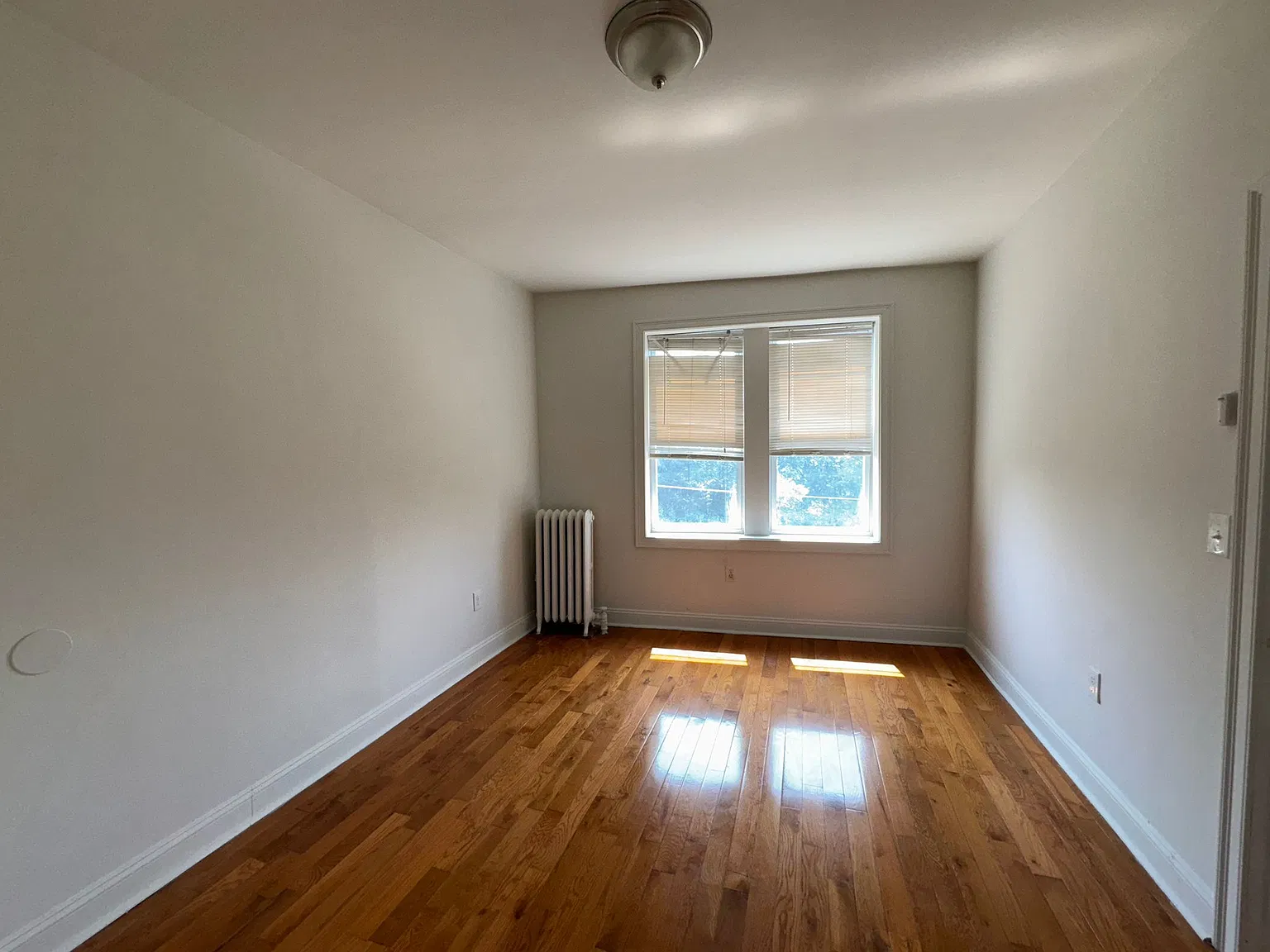 2 bed, 850 sqft, $1,912 — Photo 2