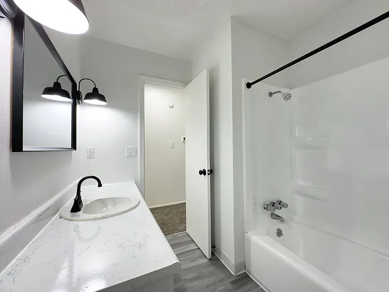 Kingsridge East Apartments — Photo 6