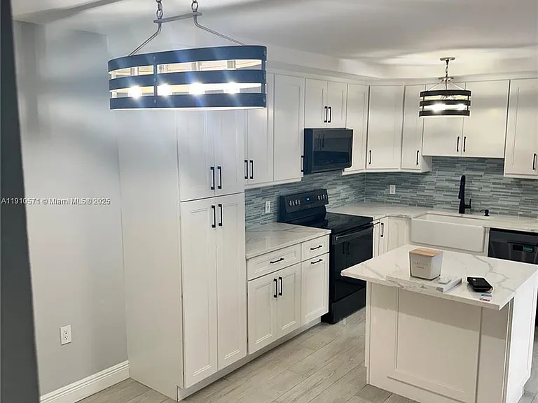 9156A SW 23rd St — Photo 3