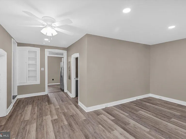 2102 Main St — Photo 16