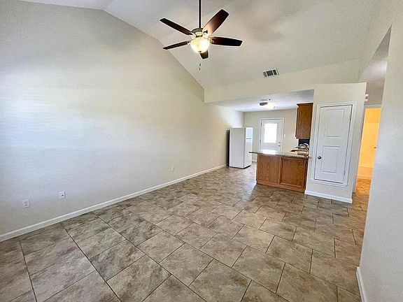 3rd image of 1733 Greenwood Ln