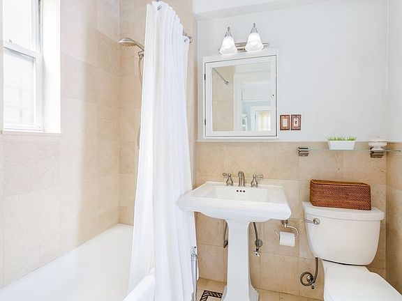 5th image of 136 W 75th St APT 3C