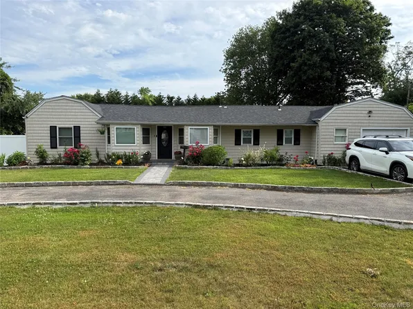 62 Bayside Avenue, Amityville, NY 11701