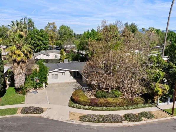 18817 Stagg St, Reseda, CA 91335