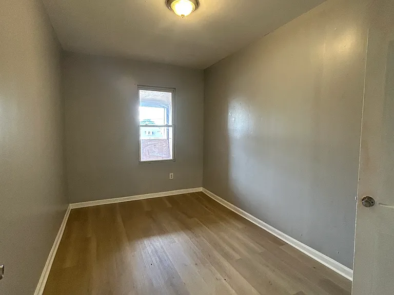 354 11th Ave #5 — Photo 5