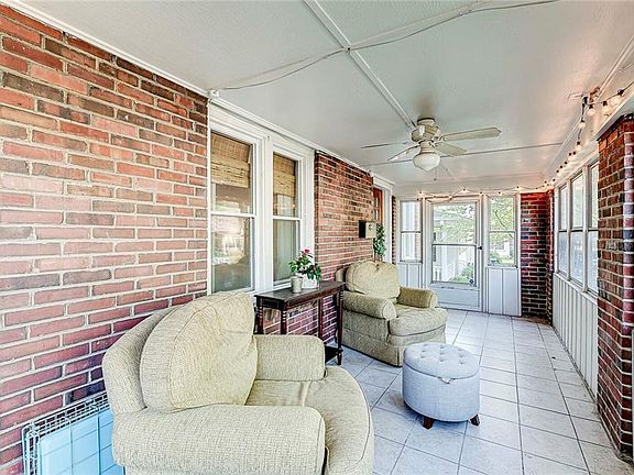 5th image of 6191 N Rosslyn Ave