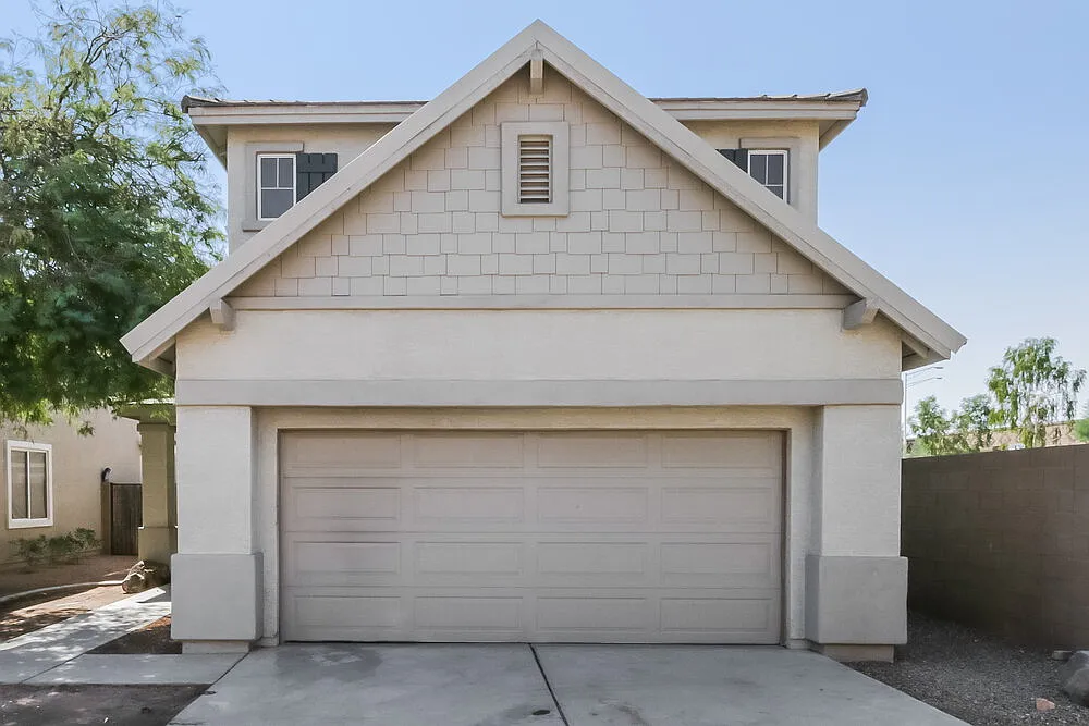 5 bed, 3.0 bath, 1915 sqft, $2,540 — Photo 1