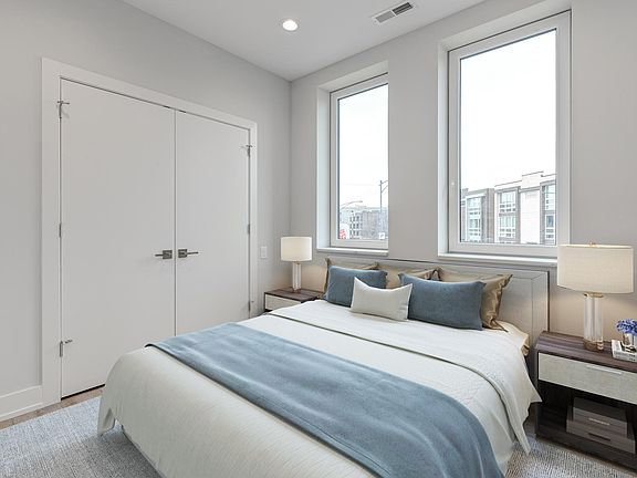 5th image of 2823 W Belmont Ave #207