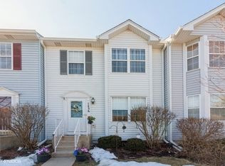 1436 Charleston Ct, Geneva, IL 60134