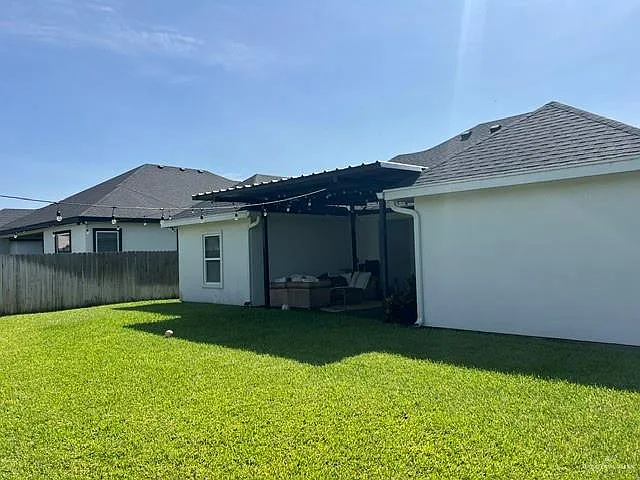 303 Paxton Dr — Photo 2