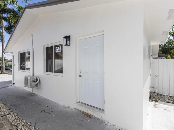 55 SW 13th St #B, Dania, FL 33004