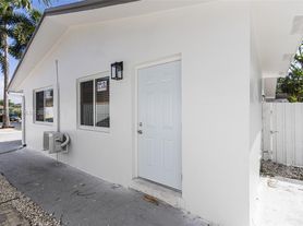 55 SW 13th St