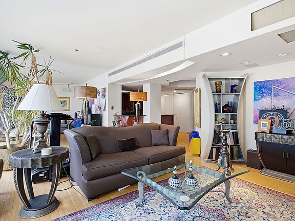 4th image of 950 N Michigan Ave APT 4704