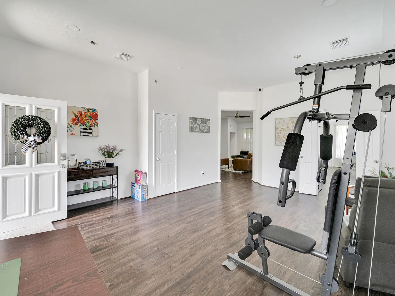 4 bed, 2054 sqft, $500 — Photo 1