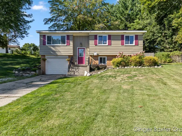 156 Kinross Ct NE, Rockford, MI 49341