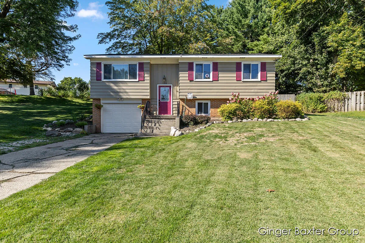 156 Kinross Ct NE photo 1