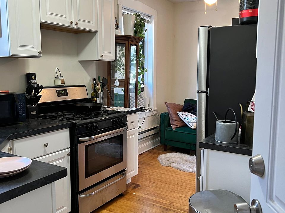 1st image of 3841 N Greenview Ave #2H