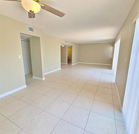 5th image of 3201 Bayview Dr APT D