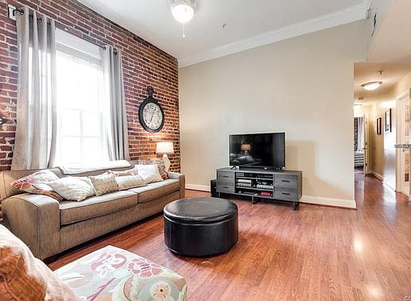 3rd image of 2418 E Franklin St #U202