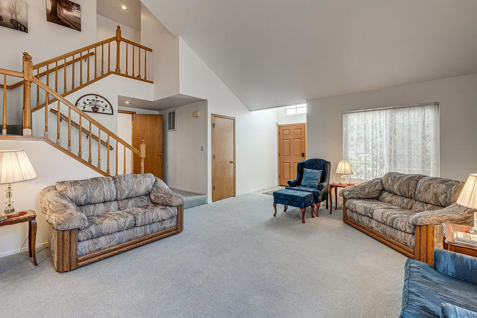 3 bed, 2.0 bath, 2346 sqft, $3,290 — Photo 3