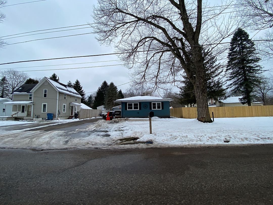 218 Knapp St, Allegan, MI 49010 Zillow