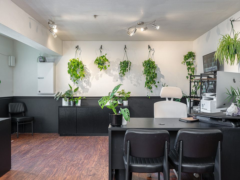 10th Street | Community Area