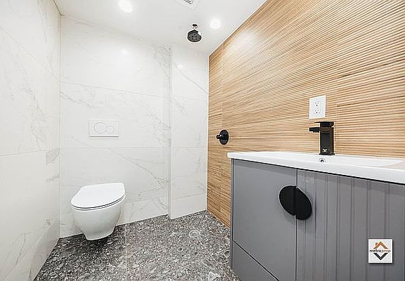 4th image of 61 Ten Eyck St APT 2L