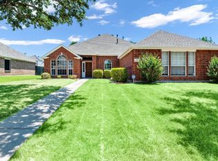 808 Coal Creek Dr, Mansfield, TX 76063