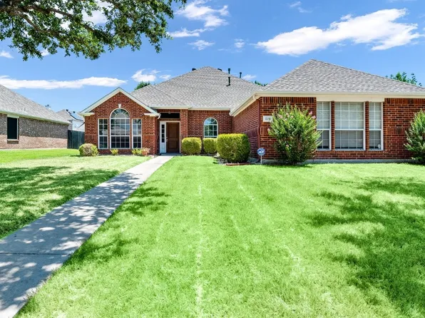 808 Coal Creek Dr, Mansfield, TX 76063