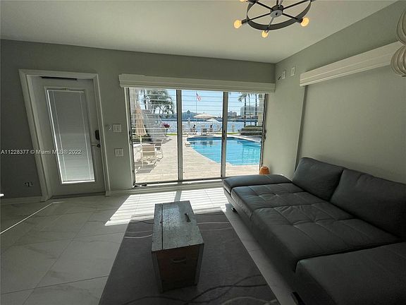 5th image of 1775 Harbourview Dr APT 10
