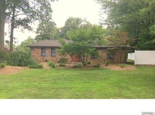 6327 Saint James Dr, Edwardsville, IL 62025