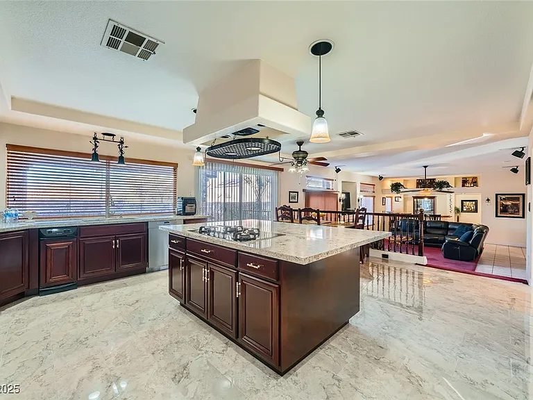 8748 Castle Hill Ave — Photo 8