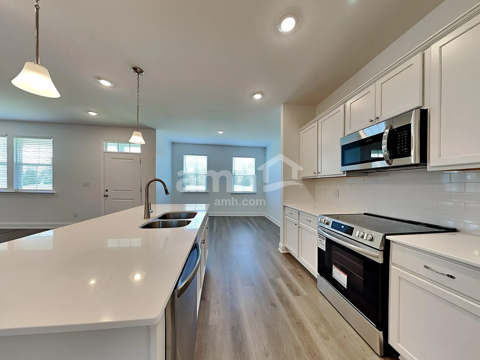 4 bed, 2.5 bath, 2075 sqft, $2,810 — Photo 3