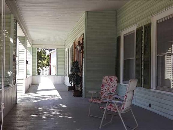 3rd image of 133 W Park St