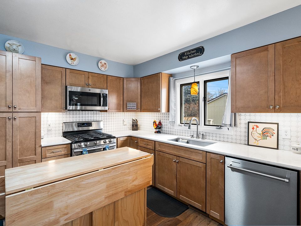 1st image of 609 N Broadway St