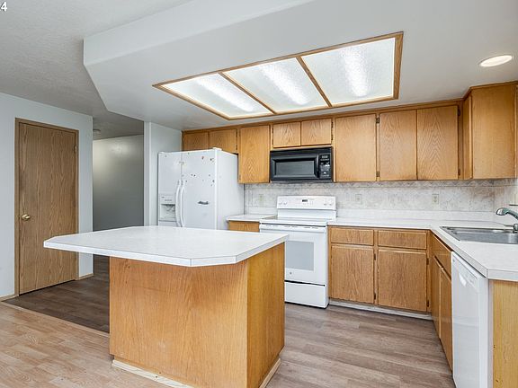 5th image of 10316 NE 65th Ave