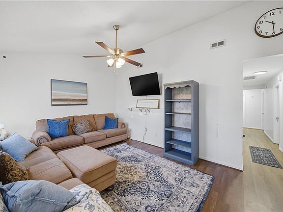 4th image of 107 Old Oak Rd