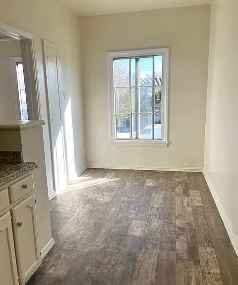 2329 Crenshaw Blvd — Photo 2