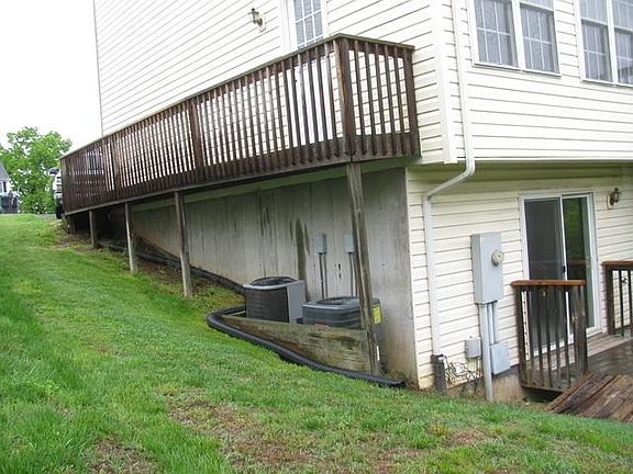 3rd image of 212 Eugene Dr NW