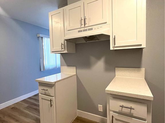 5th image of 1609 N Arrowhead Ave #26