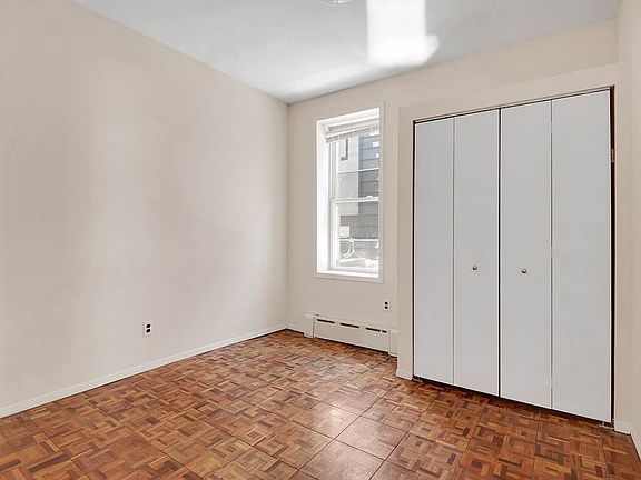5th image of 308 Bedford Ave #2R