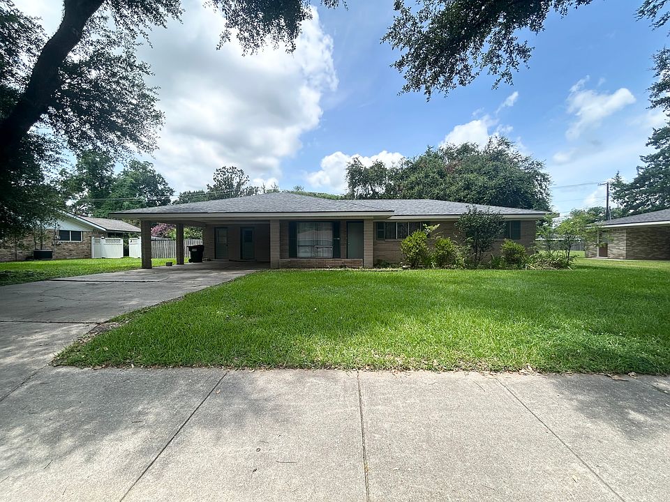 1st image of 207 Foreman Dr